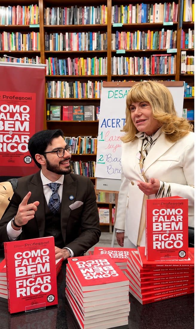 Margareth ao lado de Giovanni Begossi no lançamento de livros
